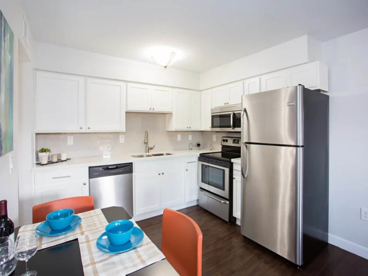 Arcadia Gardens Phoenix apartment kitchen with stainless steel appliances